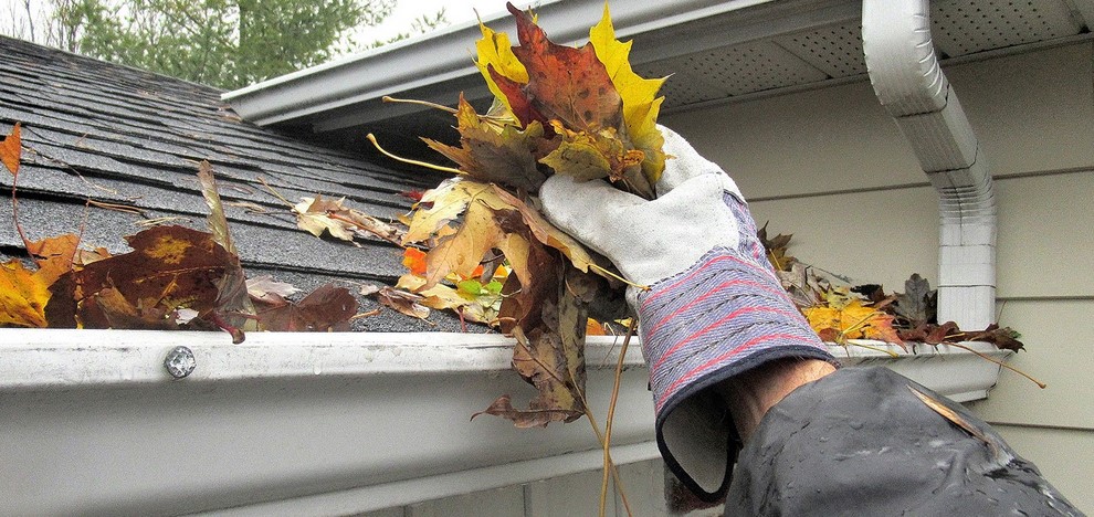7 Expert Tips to Help in Effectively Cleaning the Gutters